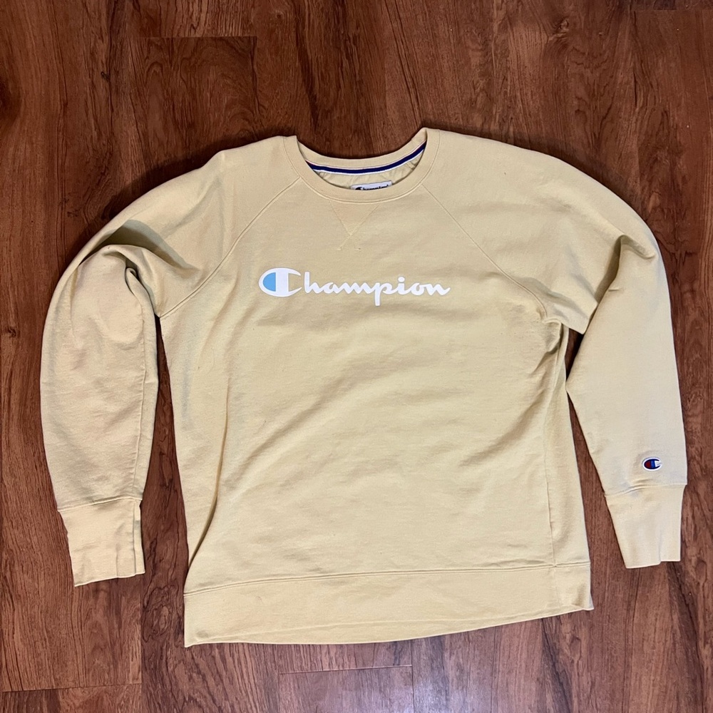 Pastel yellow champion crewneck sweatshirt. Womens size XL